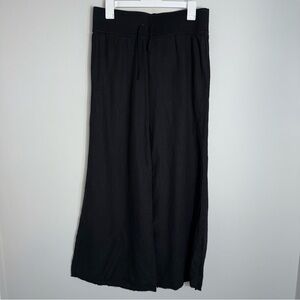 Krisa Wide Leg Linen Pants
Size M